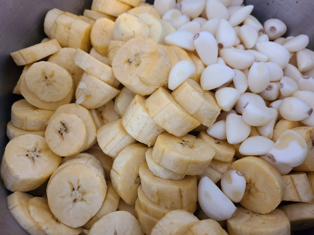 "Plantains and garlic for shade Time Platarindo" 